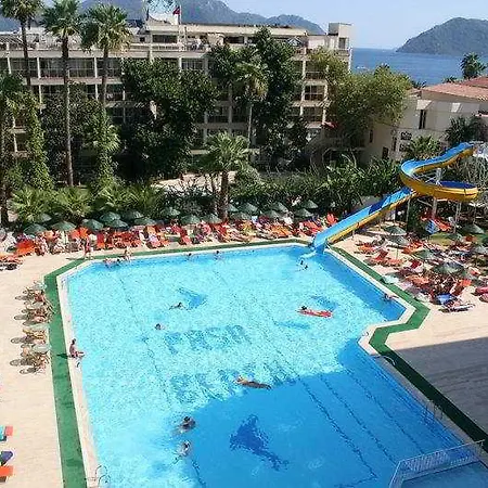 باشا بيتش فندق